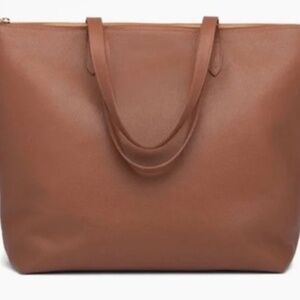 Cuyana's Classic Leather Zipper Tote